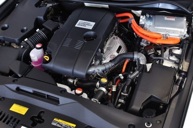 バッテリー上がりの症状|エンジンのかからない原因から交換方法まで