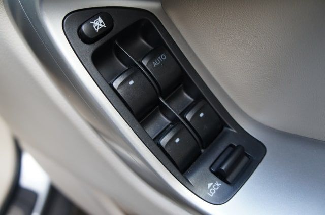 トヨタのハリアーがバッテリー上がりを起こす原因は?劣化には交換を