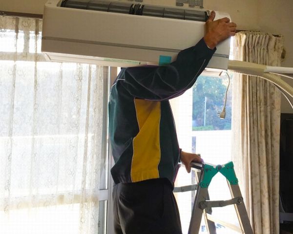 エアコン取り付けはエアコン工事業者がおすすめ