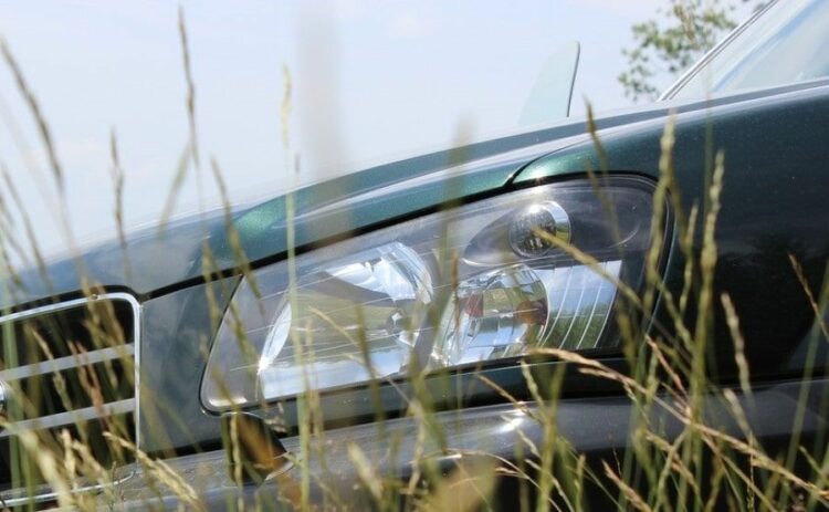 フォレスターがバッテリー上がり？エンジンがかからない原因と対処法