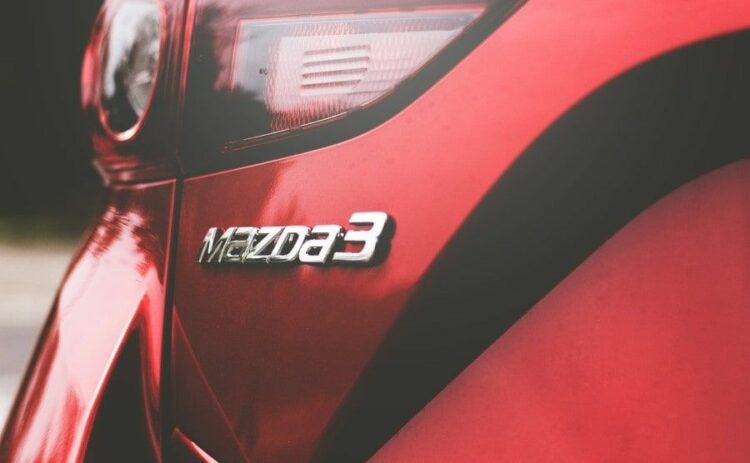 MAZDA3のバッテリー上がりを防ぐ対策!原因と対処法を心得よう