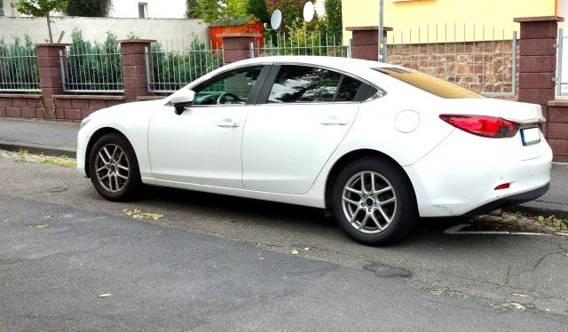 アテンザバッテリー上がりの原因と対処方法!JAFなどの料金も解説