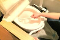 トイレつまりはサンポールで解消できるの？気になる使い方とトイレつまりのポイントを紹介！