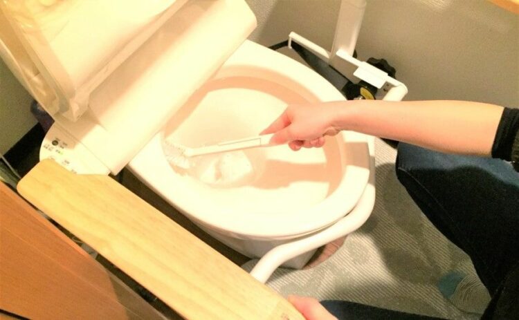 トイレつまりはサンポールで解消できるの？気になる使い方とトイレつまりのポイントを紹介！