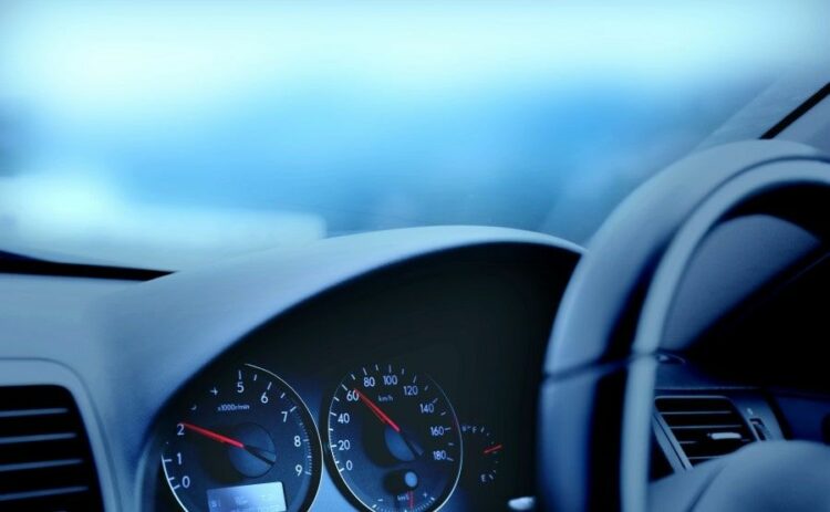 エルグランドのバッテリー上がり｜エンジンが始動しない原因とは？