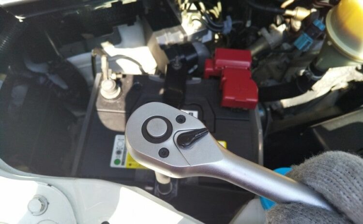 トヨタRAV4のバッテリー上がりを解消！バッテリー交換も徹底解説