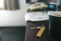ホテルで鍵を紛失！保険は使える？費用相場はいくら？
