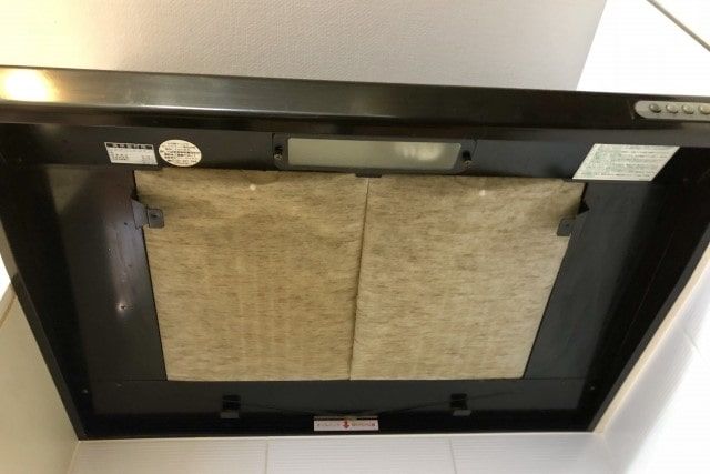 換気扇から異音が！「ブーン」という音の原因は掃除で解決できる！？