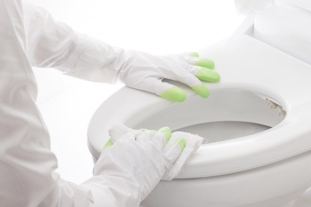 トイレ詰まりで起きる水の逆流は大惨事の始まり！原因と対処法について解説