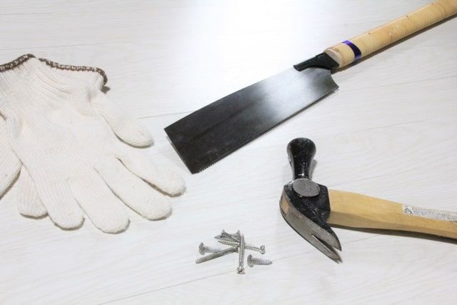  波板をカットする方法は？ポリカーボネイト製ならノコギリを使おう