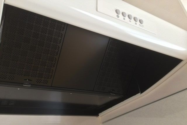 換気扇から異音が！「ブーン」という音の原因は掃除で解決できる！？