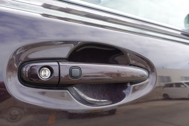 【車の鍵】電池交換の値段は意外と安い！依頼先や自分で交換する方法