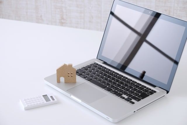 ホームページで会社情報を確認する