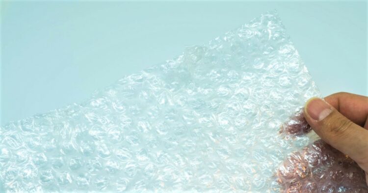 プチプチの断熱効果は「表」と「裏」で違う？夏も冬もプチプチで快適に