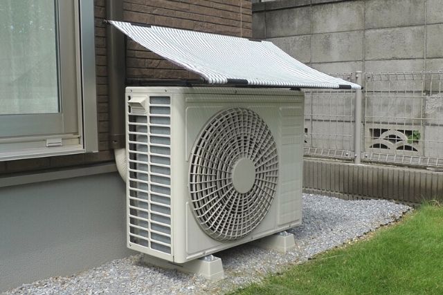 室外機を陰に